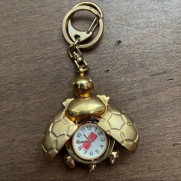 Wind-Up Turtle Woman’s Pocket Clip-On Windup Watch - Picture 2 of 5